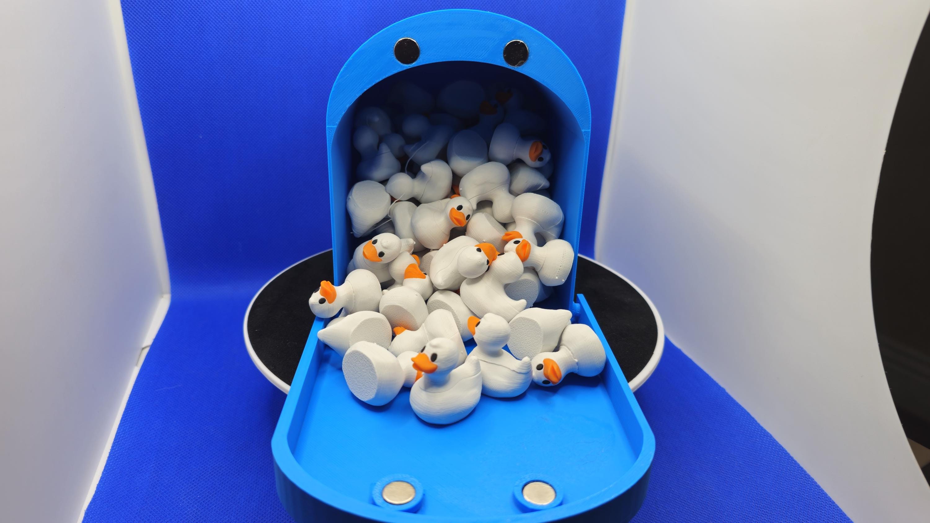 Medium Duck Box™ – Magnetic Cruise Duck Hiding Mailbox