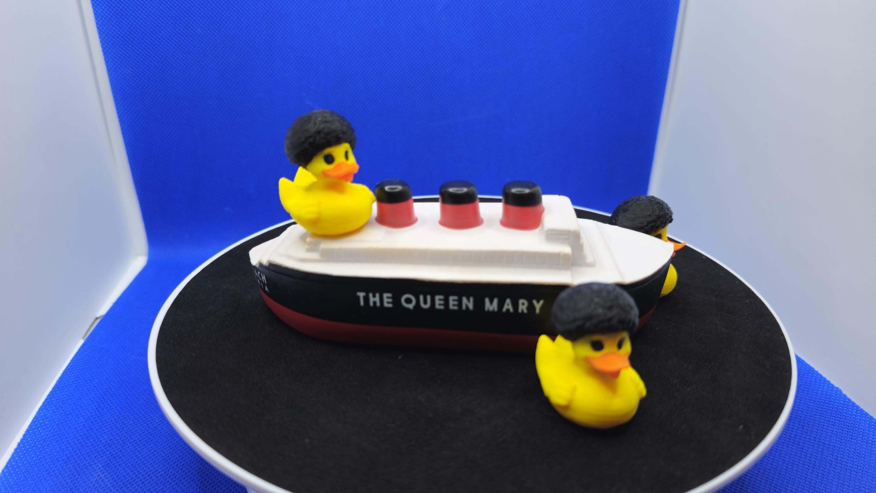 Big-Haired Retro Duck Figurine – Vintage Style Mini Duck for Cruise, Decor