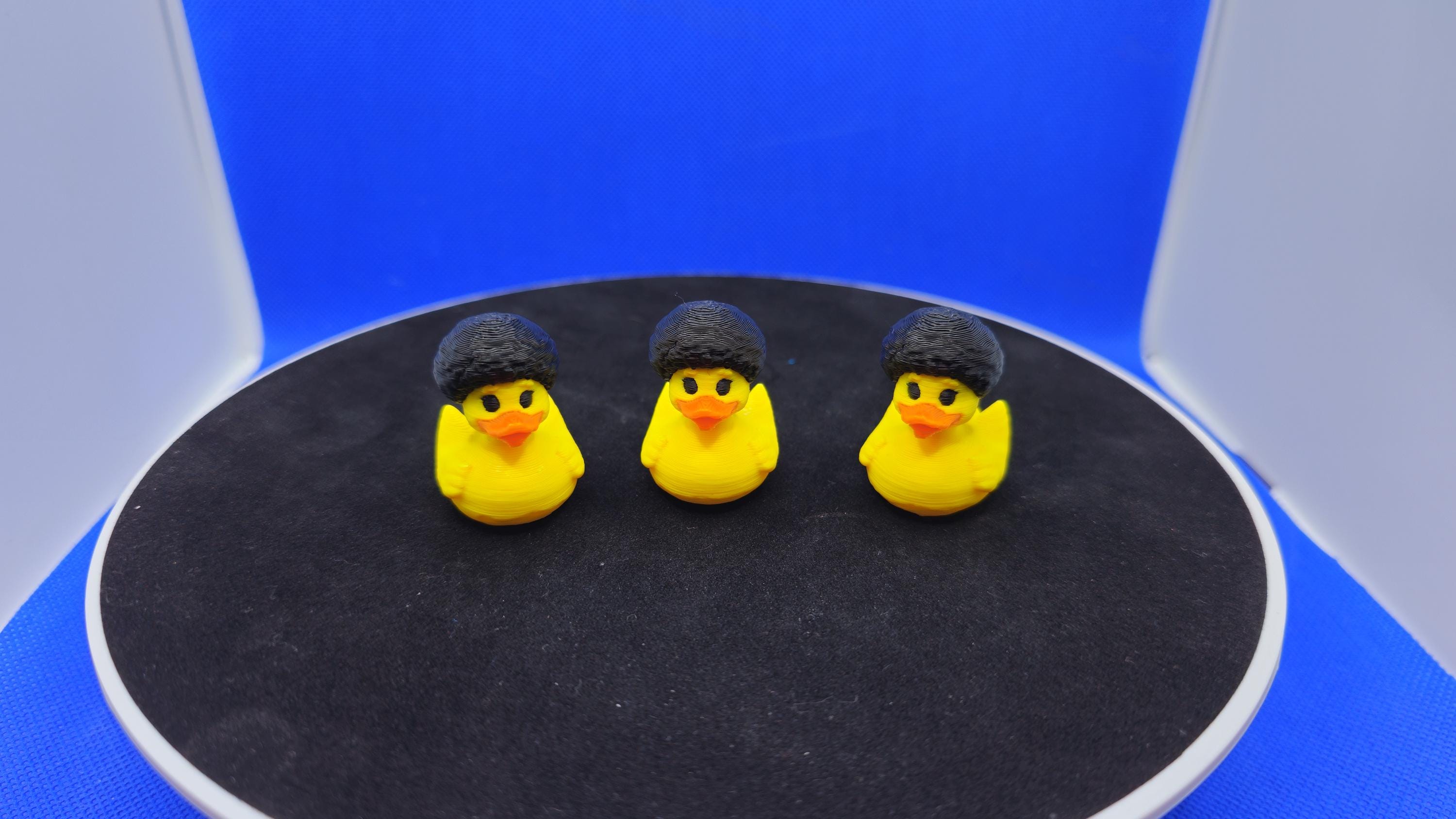 Big-Haired Retro Duck Figurine – Vintage Style Mini Duck for Cruise, Decor