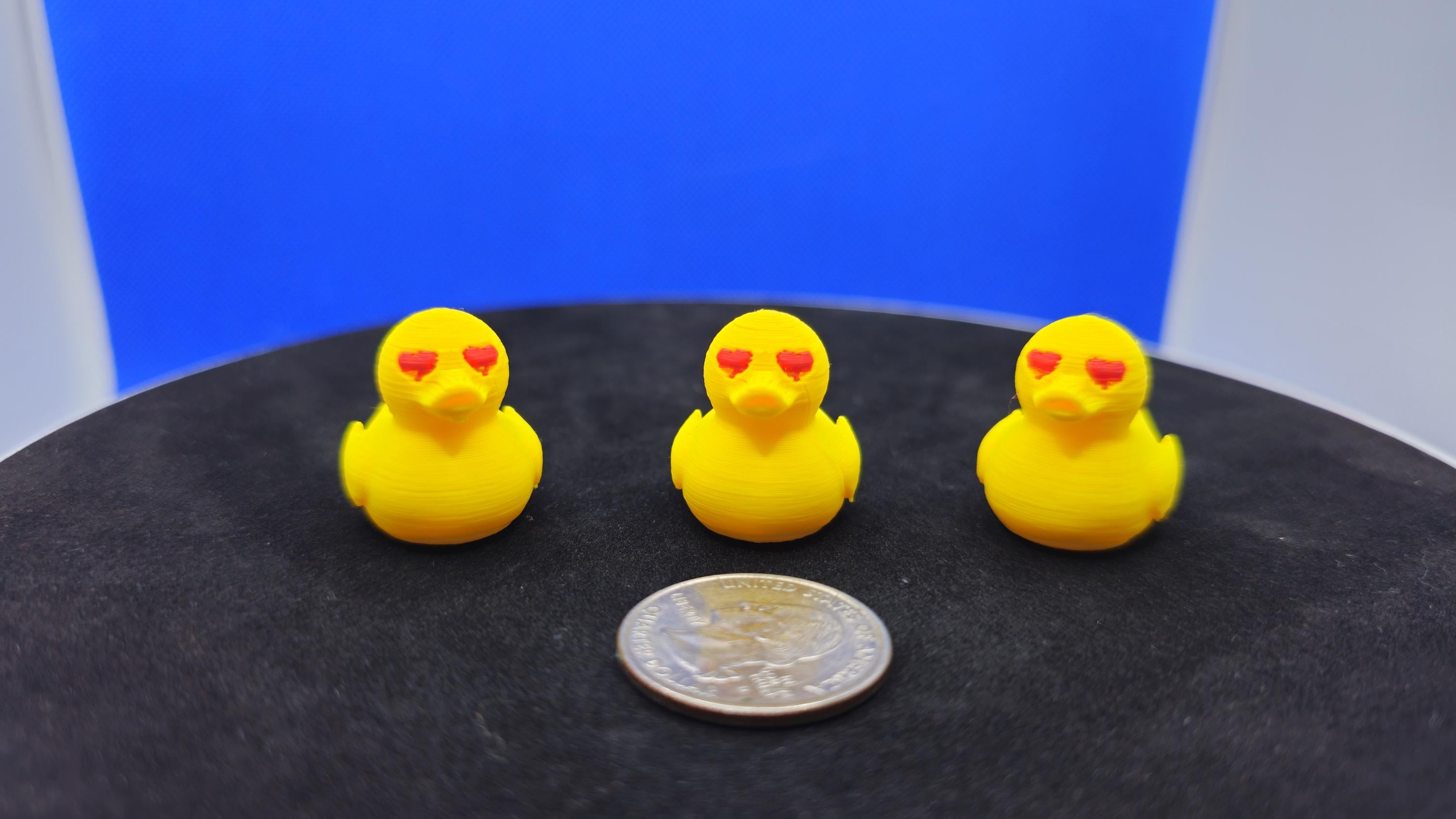 Heart Eyes Duck Mini Figurine – Valentine Cruise Duck Decor