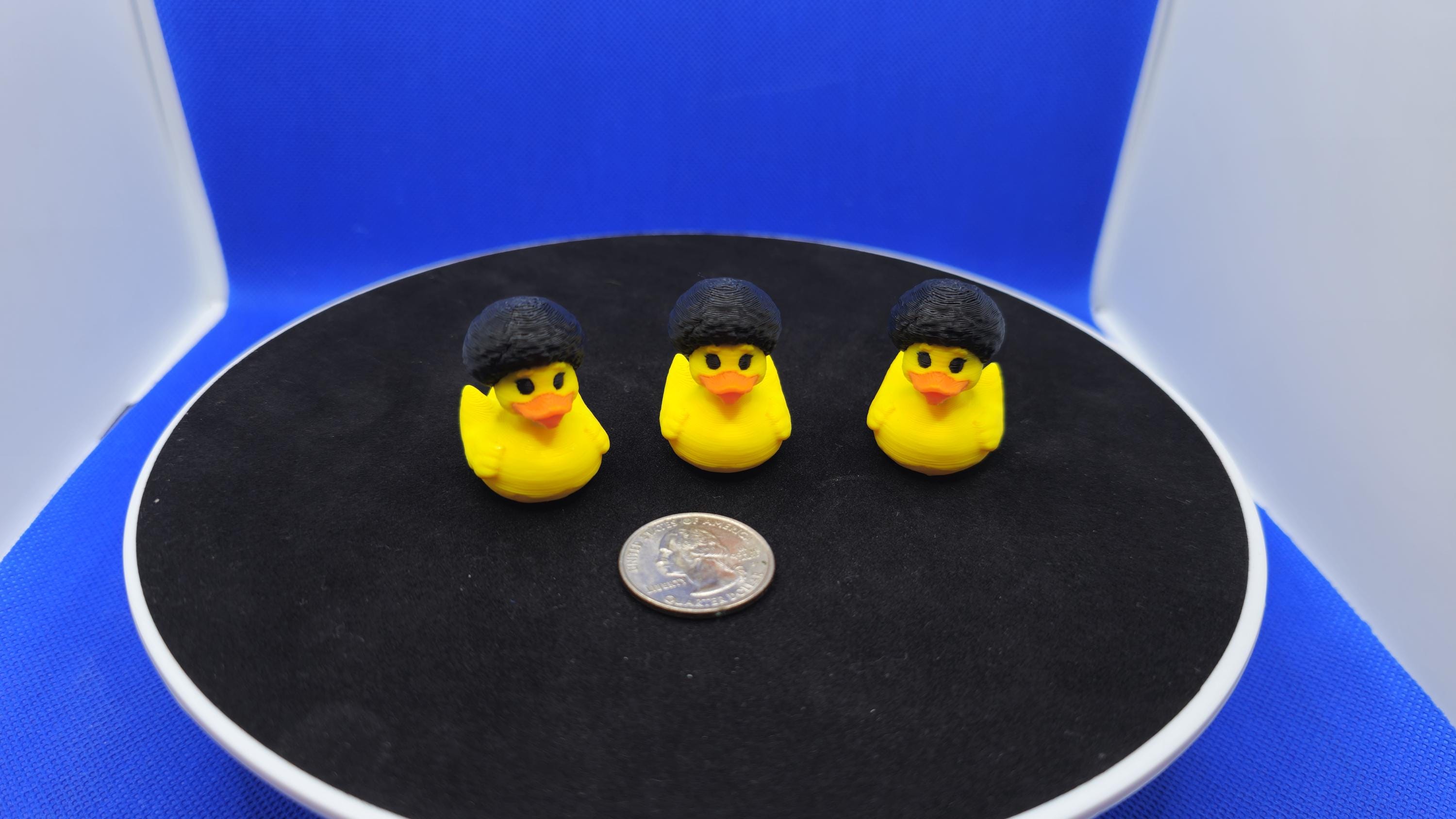 Big-Haired Retro Duck Figurine – Vintage Style Mini Duck for Cruise, Decor