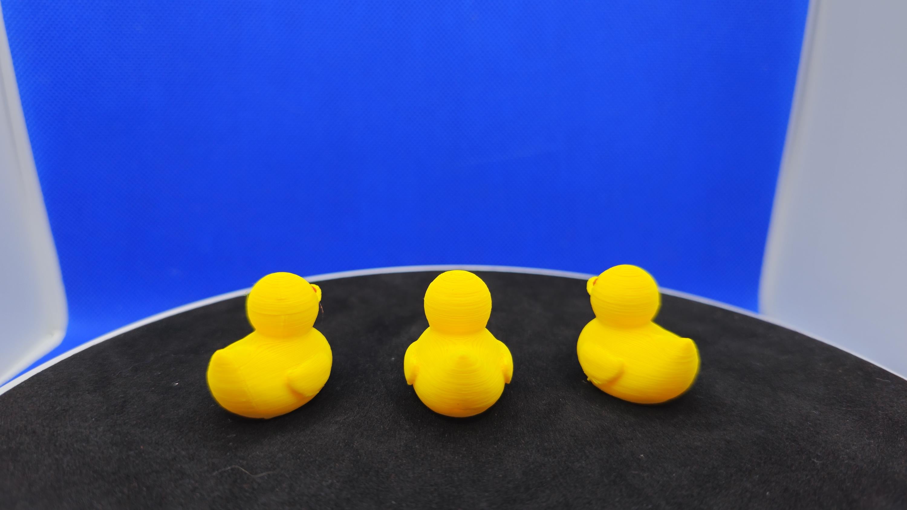 Heart Eyes Duck Mini Figurine – Valentine Cruise Duck Decor