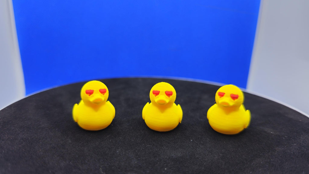 Heart Eyes Duck Mini Figurine – Valentine Cruise Duck Decor