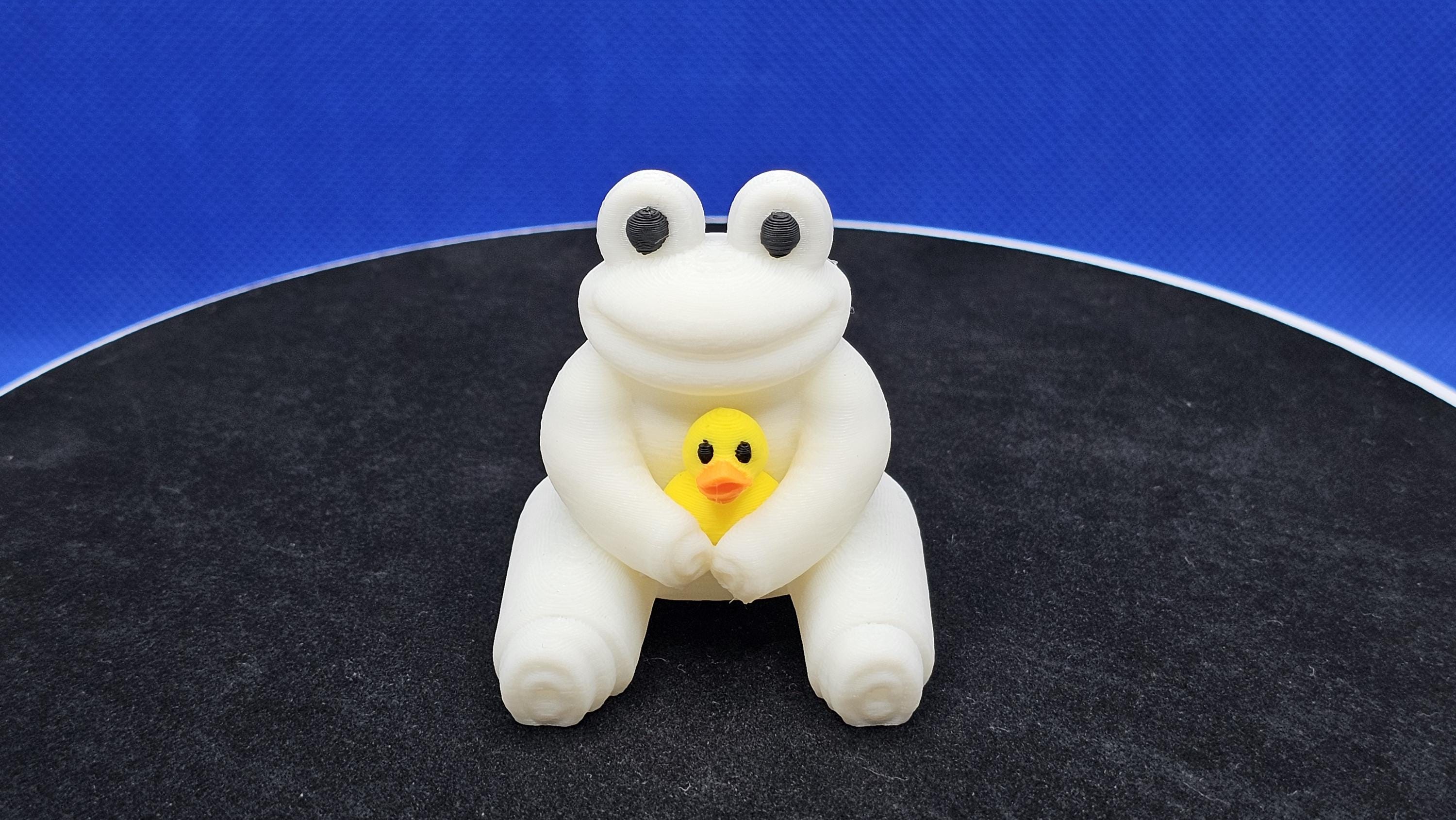 Towel Animal Frog Holding a Duck – Cute Cruise‑Style 3D Printed Display