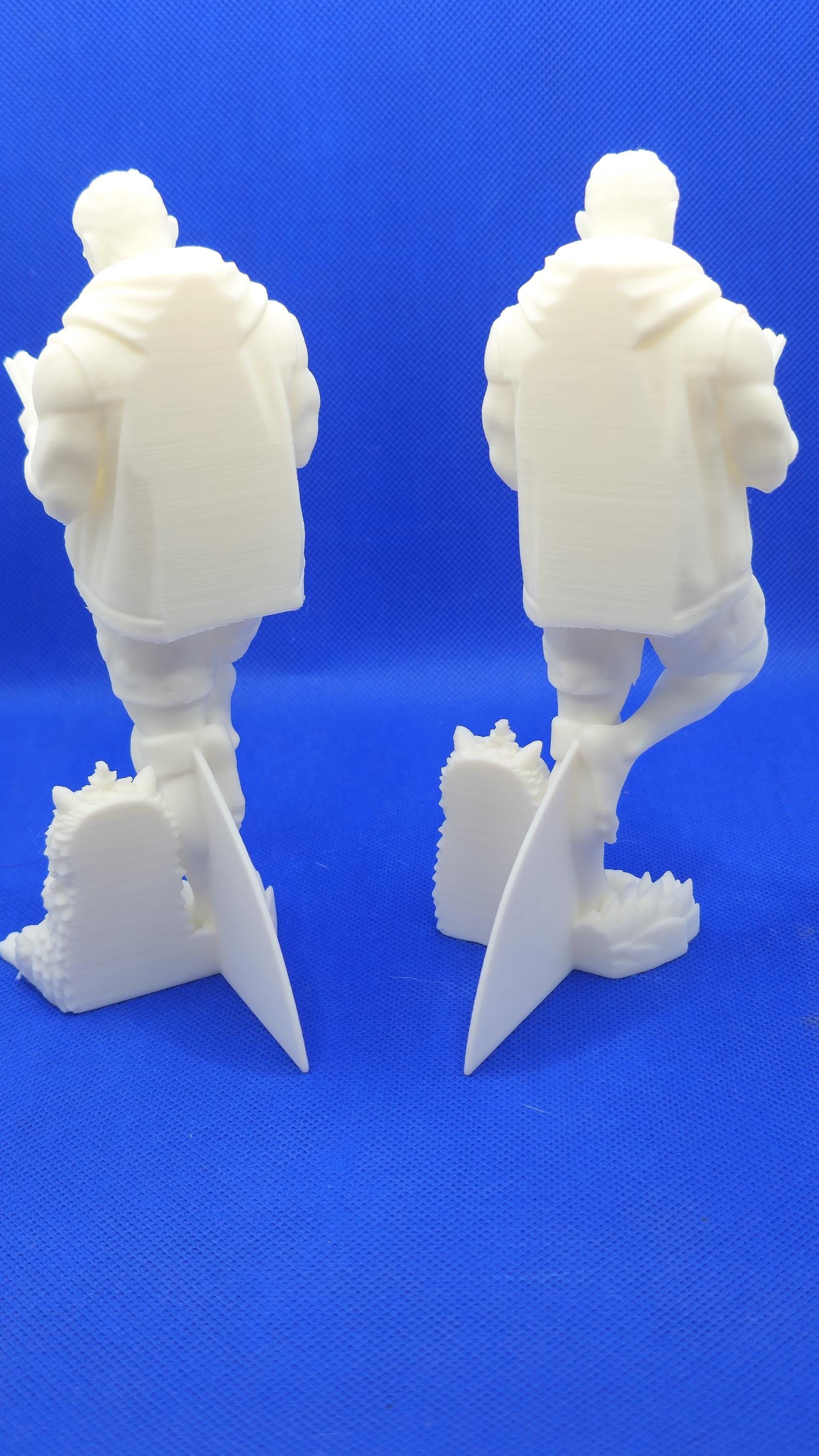 Carl & Donut Book Leaner • Dungeon Crawler Inspired Shelf Decor • 3D Printed Fantasy Reader Gift