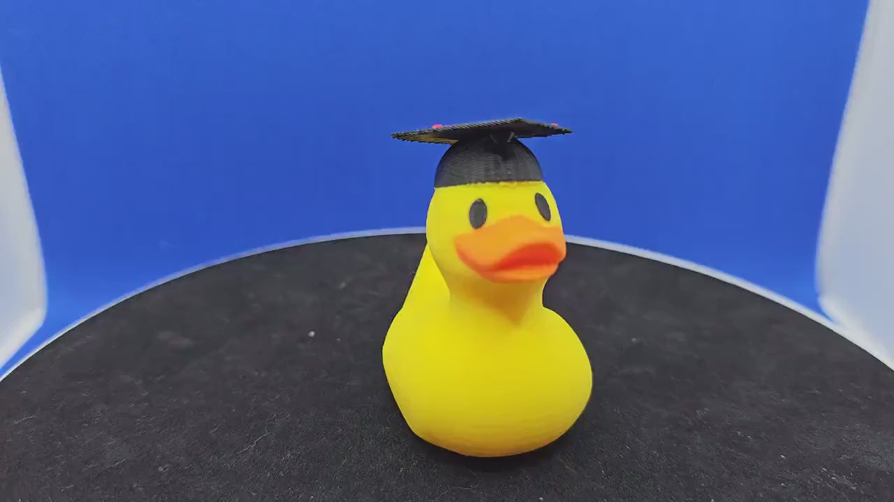 2026 Graduation Duck Figurine – Mini Grad Duck with Cap for Cruise Hunt